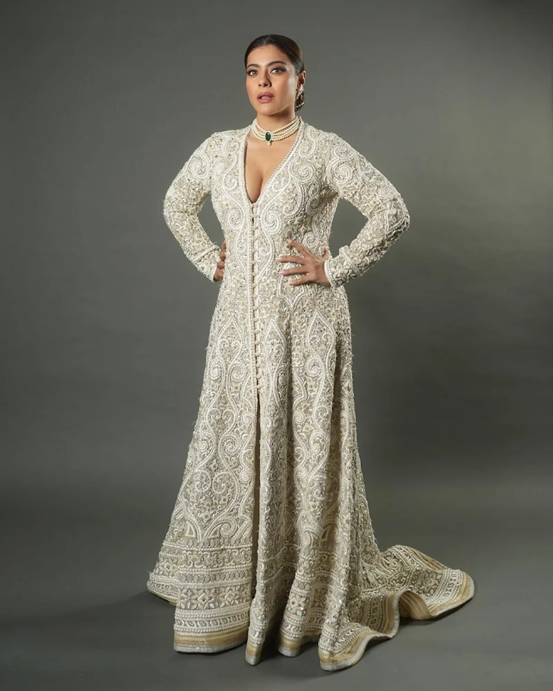 Kajol cleavage hot bollywood actress