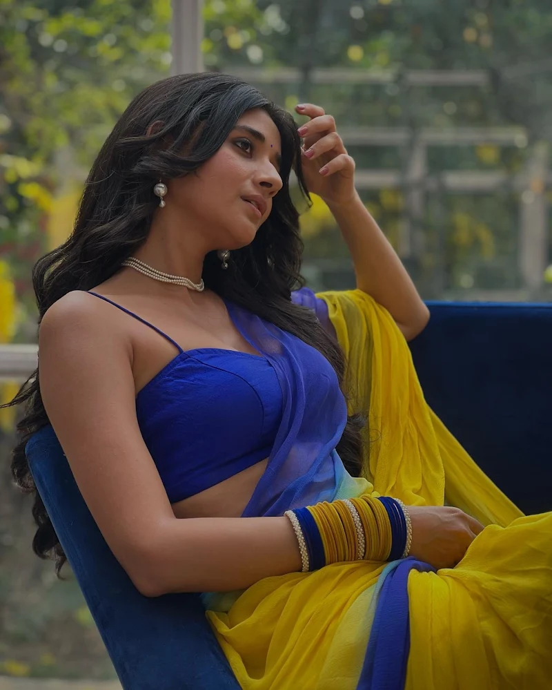 kanika mann blue yellow saree cleavage kanika mann blue yellow saree cleavage