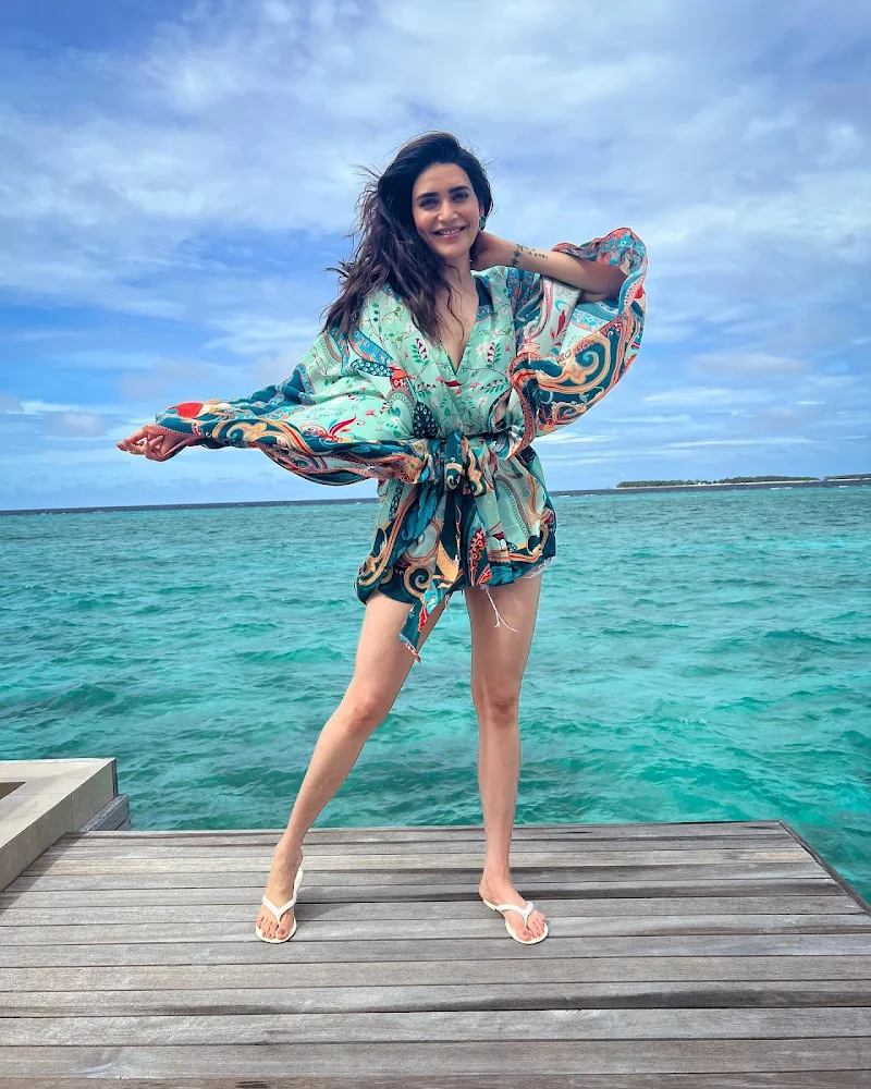 Karishma Tanna sexy legs thighs maldives vacation hot pics