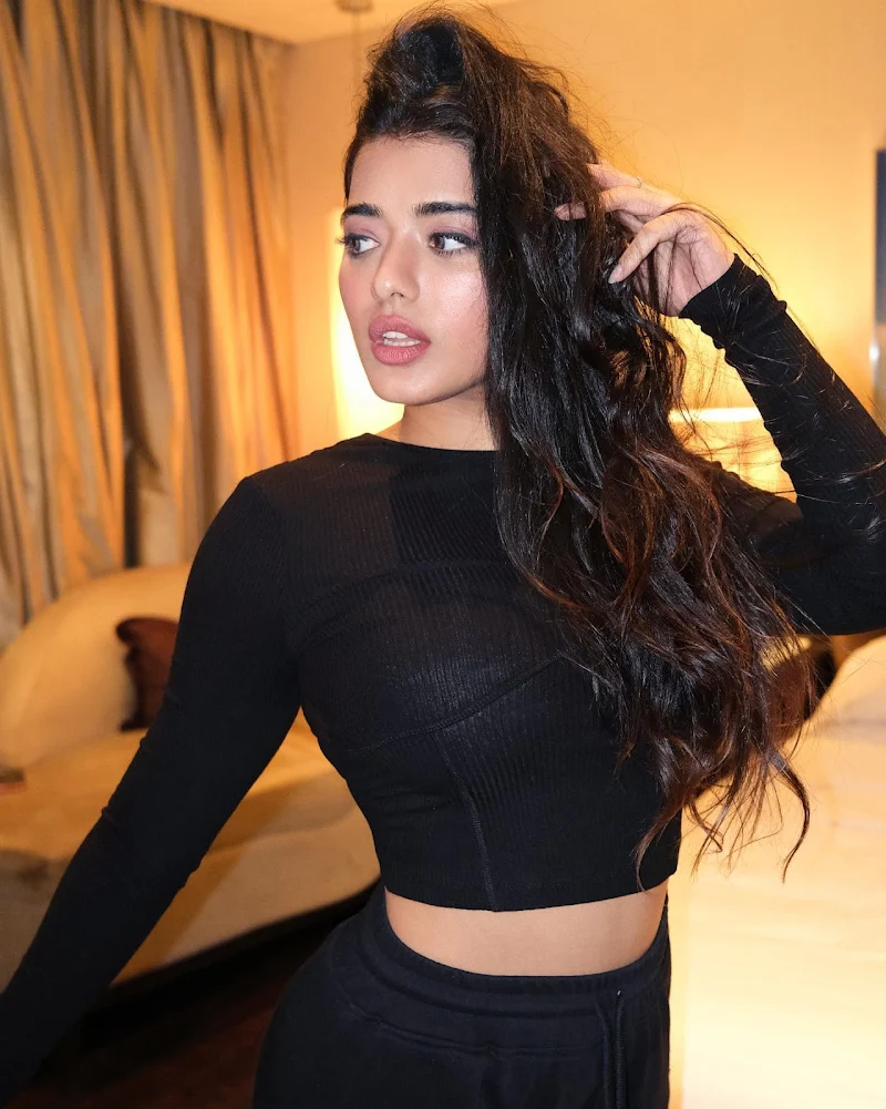 ketika sharma curvy tight black top