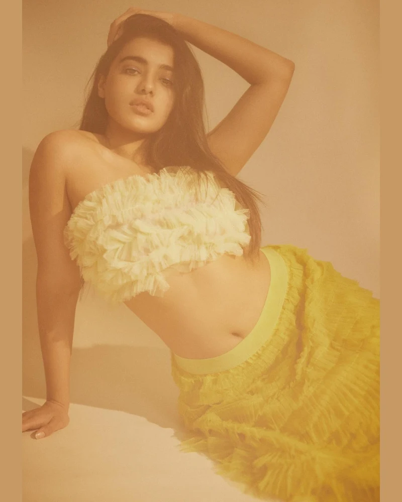 ketika sharma navel curvy indian actress ketika sharma navel curvy indian actress