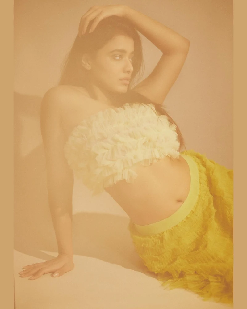 ketika sharma navel curvy indian actress ketika sharma navel curvy indian actress