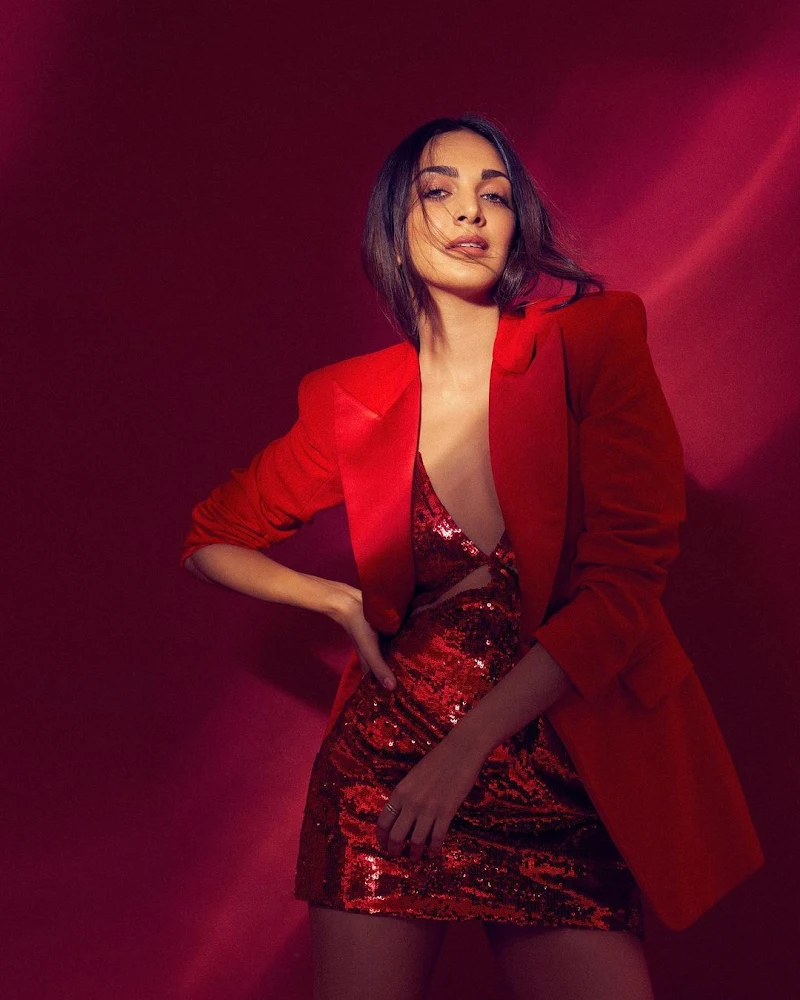 Kiara Advani cleavgae sexy legs red dress bhool bhilaiyaa 2 Kiara Advani cleavgae sexy legs red dress bhool bhilaiyaa 2