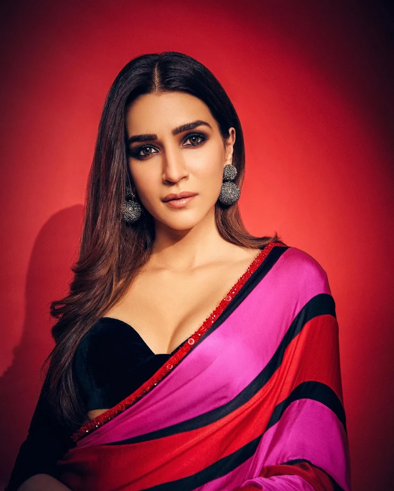 kriti sanon pink saree cleavage umang kriti sanon pink saree cleavage umang