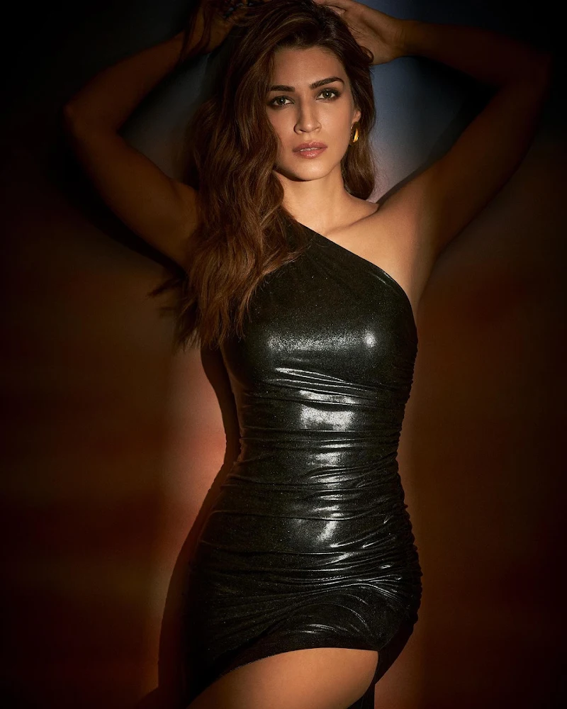 kriti sanon tight dress hot actress kriti sanon tight dress hot actress
