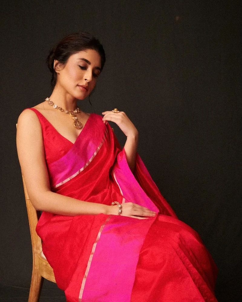 kritika kamra red saree hot actress kritika kamra red saree hot actress