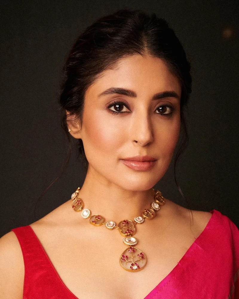 kritika kamra red saree hot actress kritika kamra red saree hot actress
