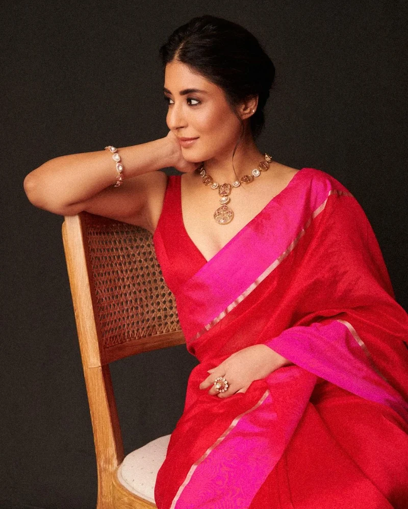 kritika kamra red saree hot actress kritika kamra red saree hot actress