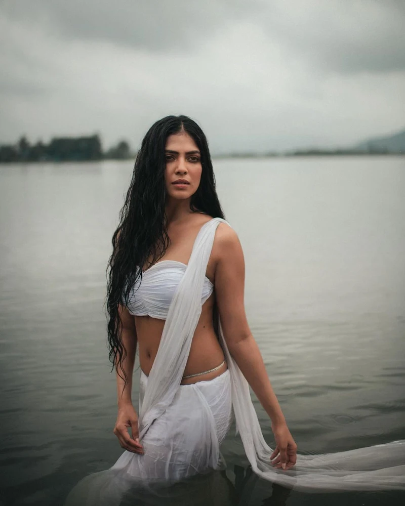 malavika mohanan wet white saree tiny blouse indian actress malavika mohanan wet white saree tiny blouse indian actress