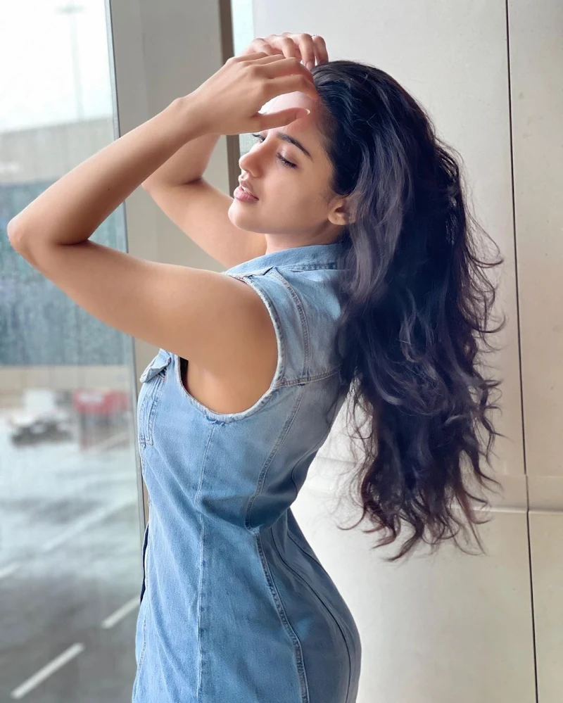 Malvika Sharma short denim outfit Malvika Sharma short denim outfit