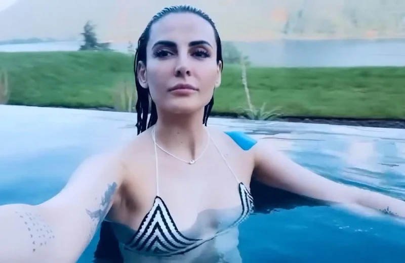 Mandana Karimi bikini sexy body Mandana Karimi bikini sexy body
