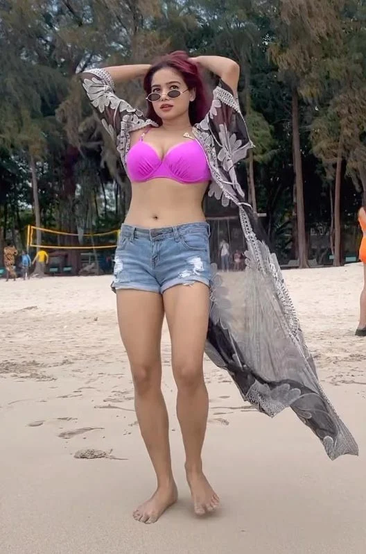 Manisha Rani cleavage navel bigg boss ott contestant