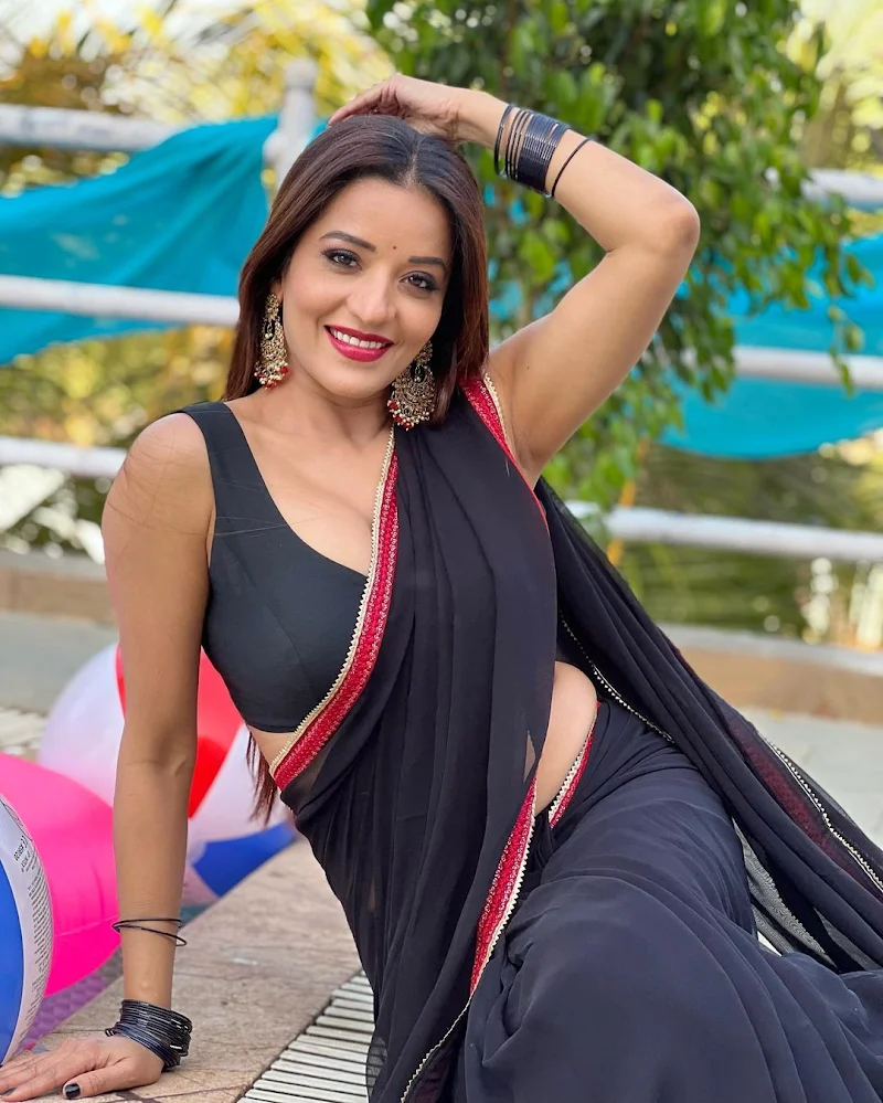 Monalisa black saree curvy body hot tv bhojpuri actress