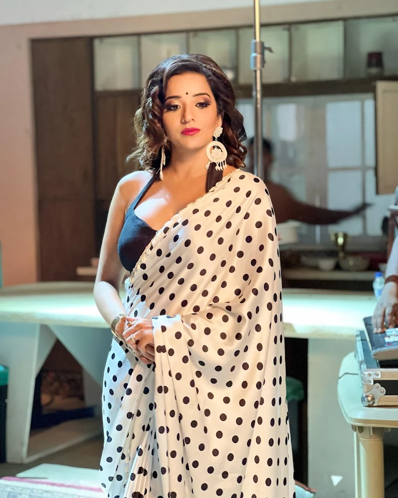 monalisa white saree cleavage curvy tv actress monalisa white saree cleavage curvy tv actress