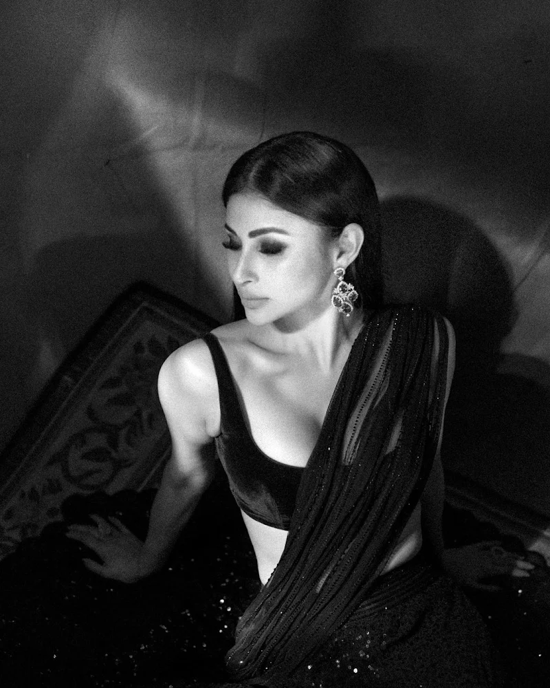 Mouni Roy cleavage black saree hot actress Mouni Roy cleavage black saree hot actress
