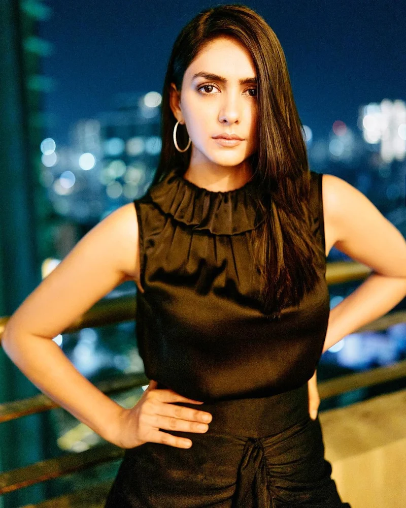 Mrunal Thakur black dress curvy body Mrunal Thakur black dress curvy body
