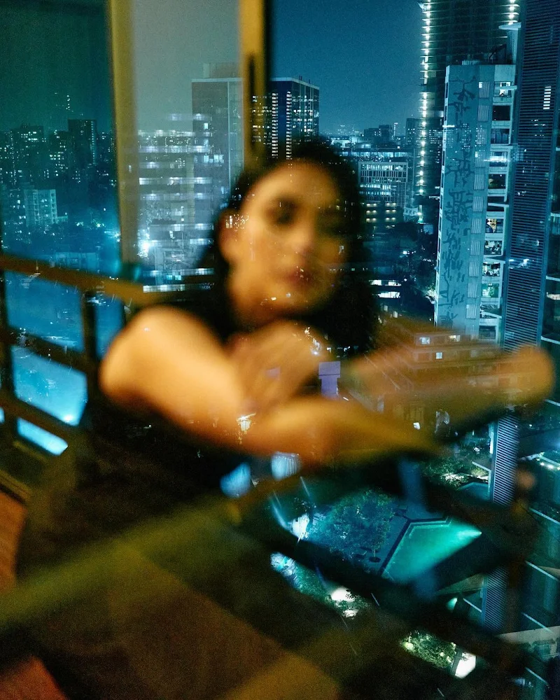 Mrunal Thakur black dress curvy body Mrunal Thakur black dress curvy body