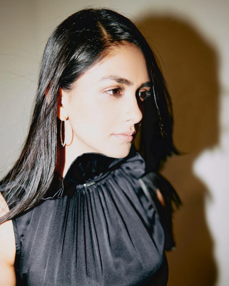 Mrunal Thakur black dress curvy body Mrunal Thakur black dress curvy body