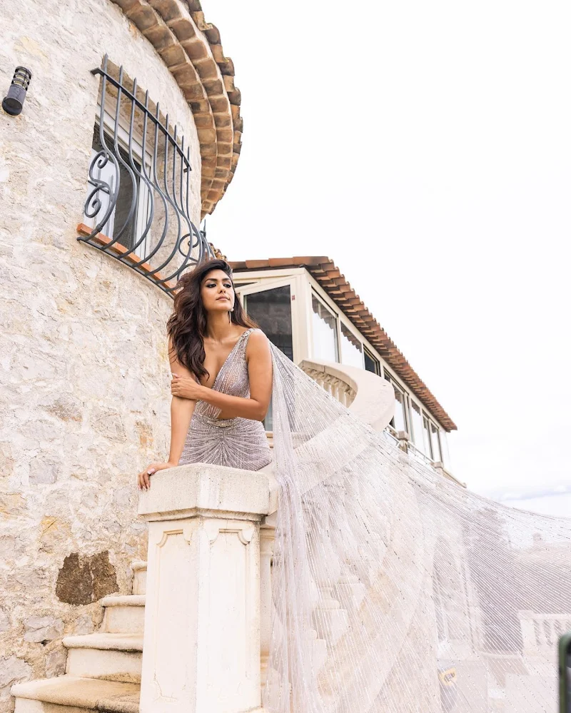 Mrunal Thakur saree hot cannes 2023 Mrunal Thakur saree hot cannes 2023