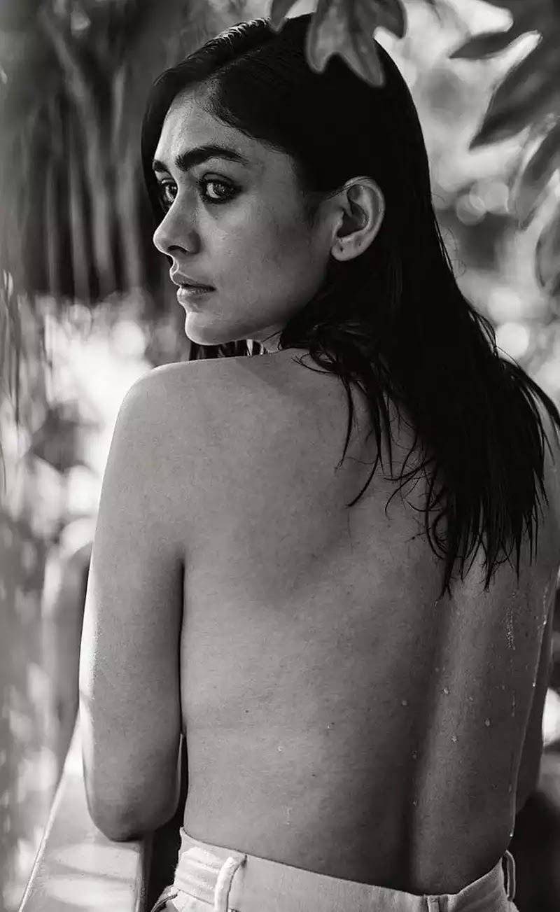mrunal thakur sexy back topless copy