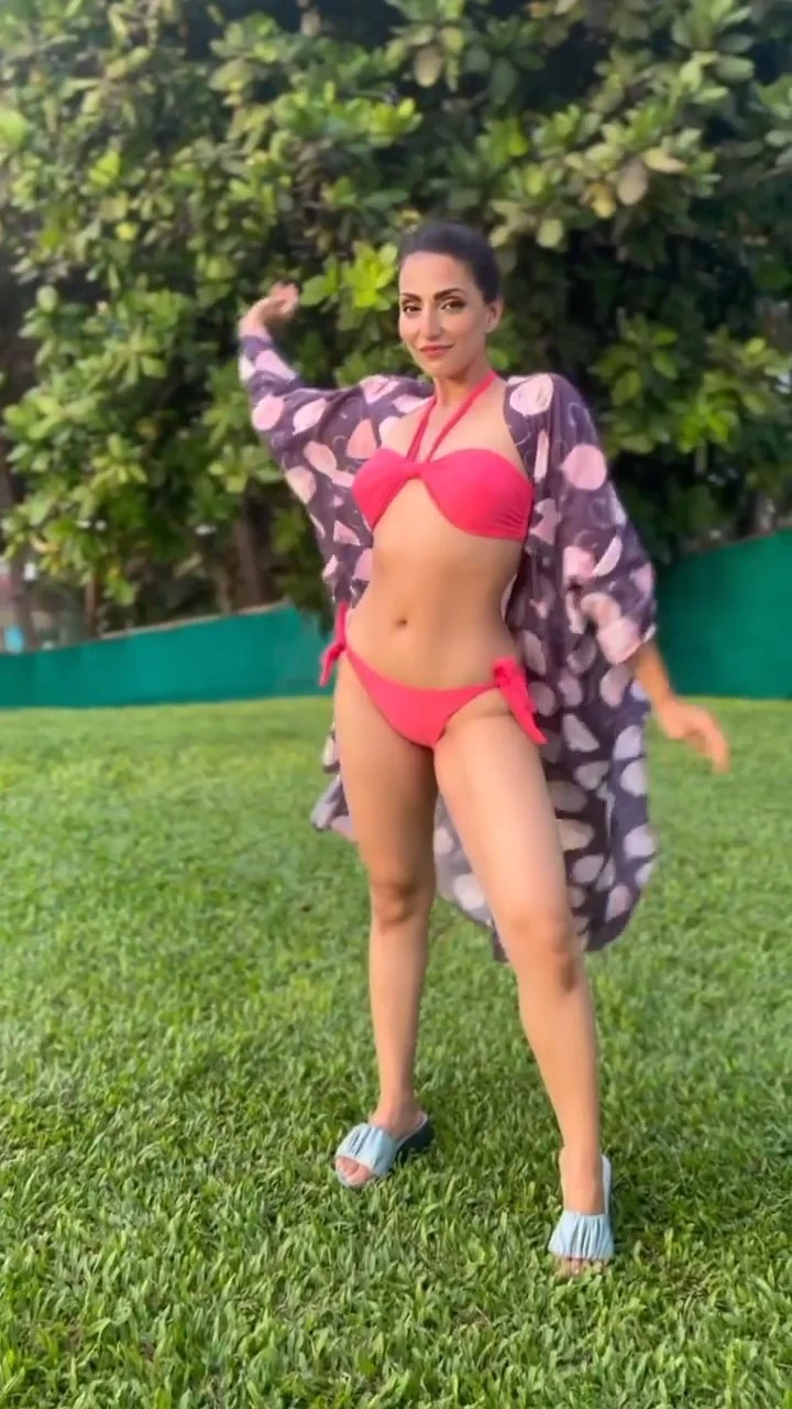 Navina Bole bikini sexy body tv actress