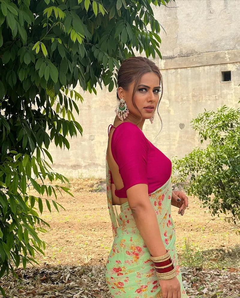 Nia Sharma saree hot tv actress