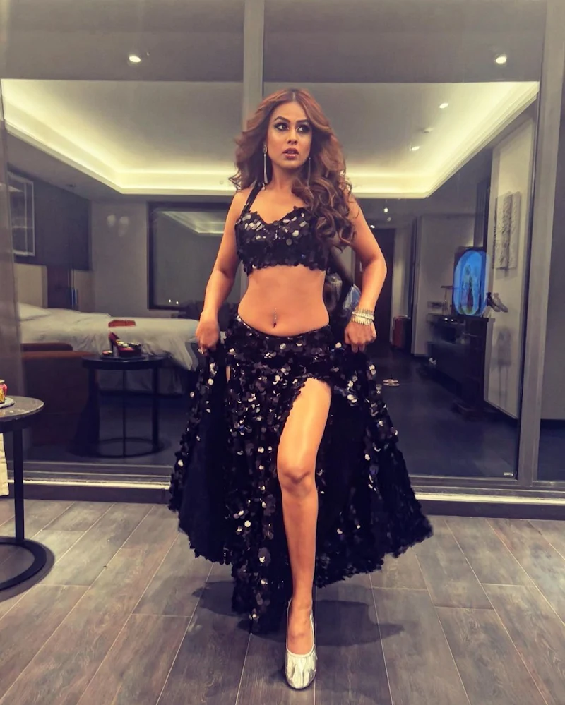 Nia Sharma sexy legs black outfit