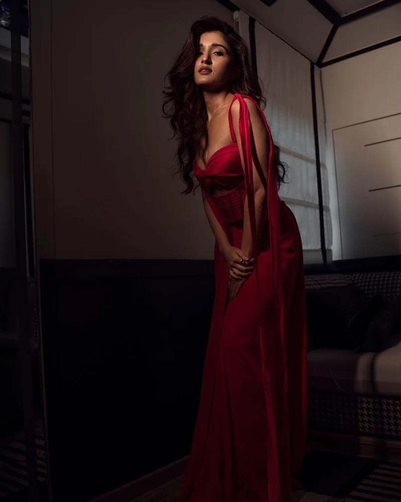nidhi shah red saree cleavage navel nidhi shah red saree cleavage navel