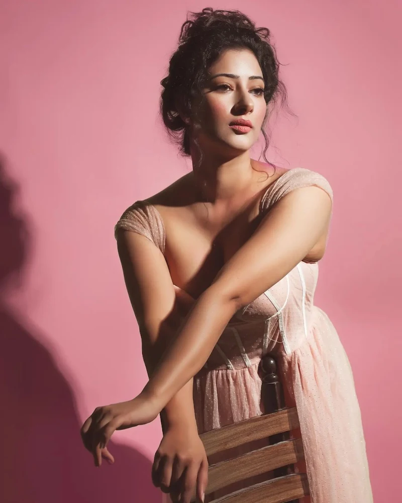 Niharica Raizada cleavage hot actress sooryavanshi actress