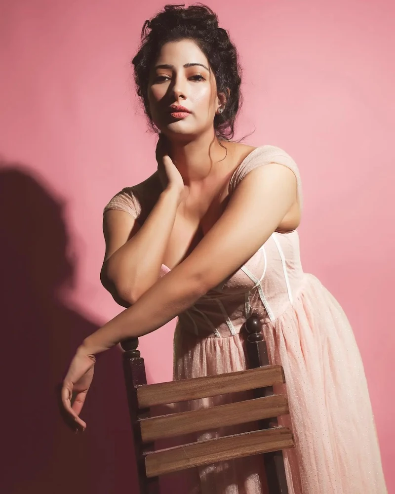 Niharica Raizada cleavage hot actress sooryavanshi actress