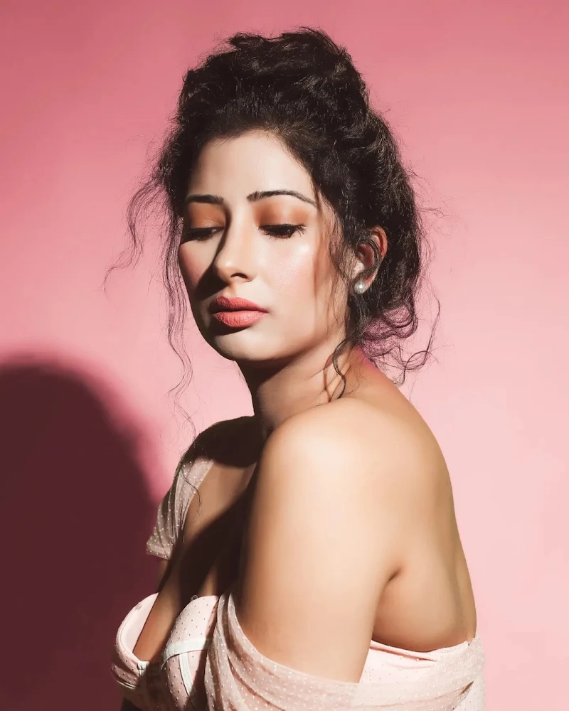 Niharica Raizada hot actress sooryavanshi actress