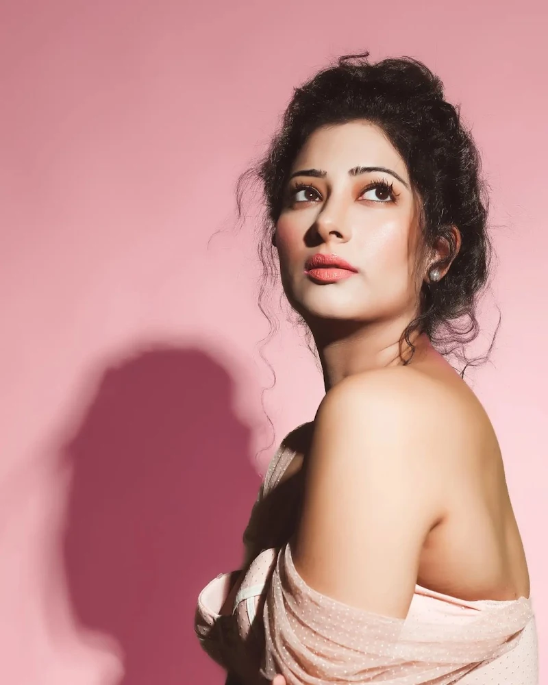 Niharica Raizada hot actress sooryavanshi actress