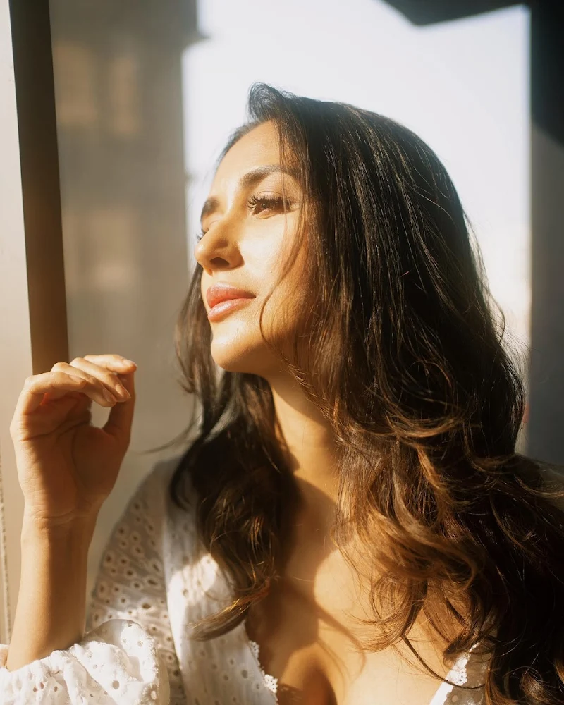 nikita dutta cleavage white dress