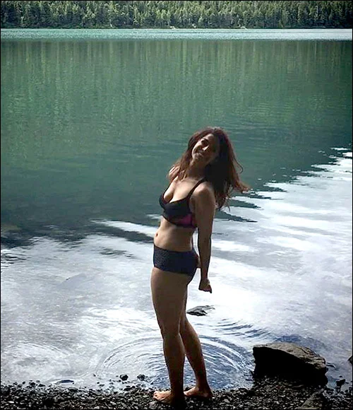 Nimrat Kaur black bikini old rare hot photo Nimrat Kaur black bikini old rare hot photo