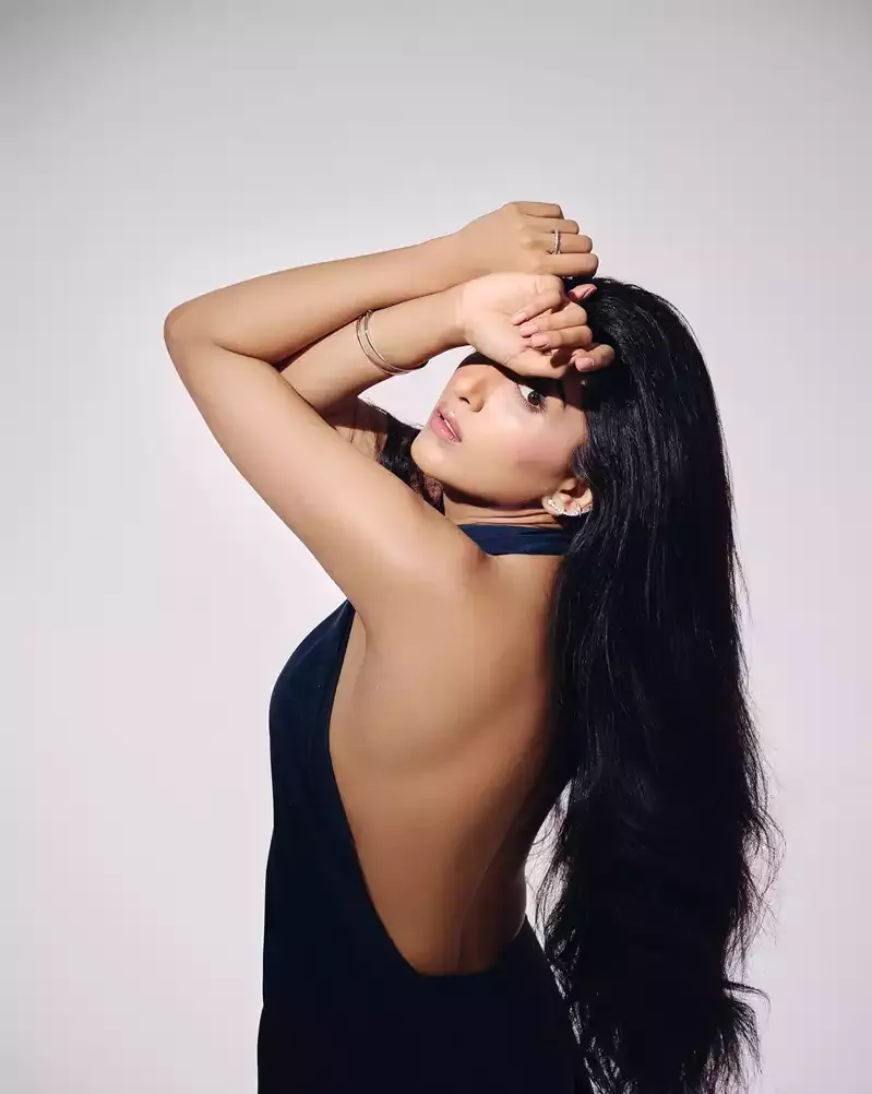 nimrit kaur ahluwalai sexy back black outfit nimrit kaur ahluwalai sexy back black outfit