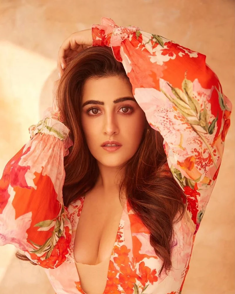 nupur sanon cleavage sexy legs pop kaun actress nupur sanon cleavage sexy legs pop kaun actress