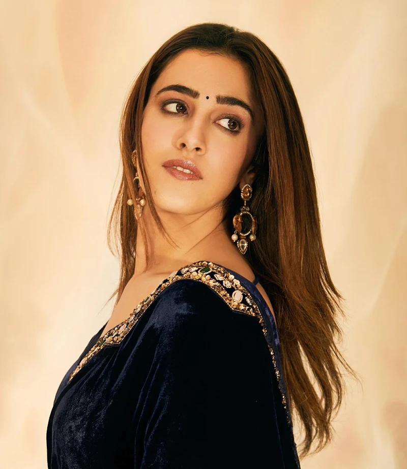 nupur sanon saree hot actress tiger nageswara rao nupur sanon saree hot actress tiger nageswara rao