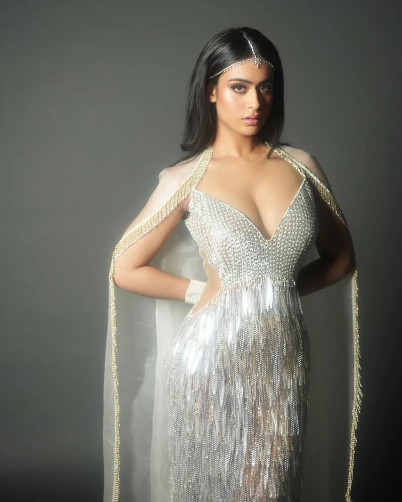 nysa cleavage hot bollywood actress