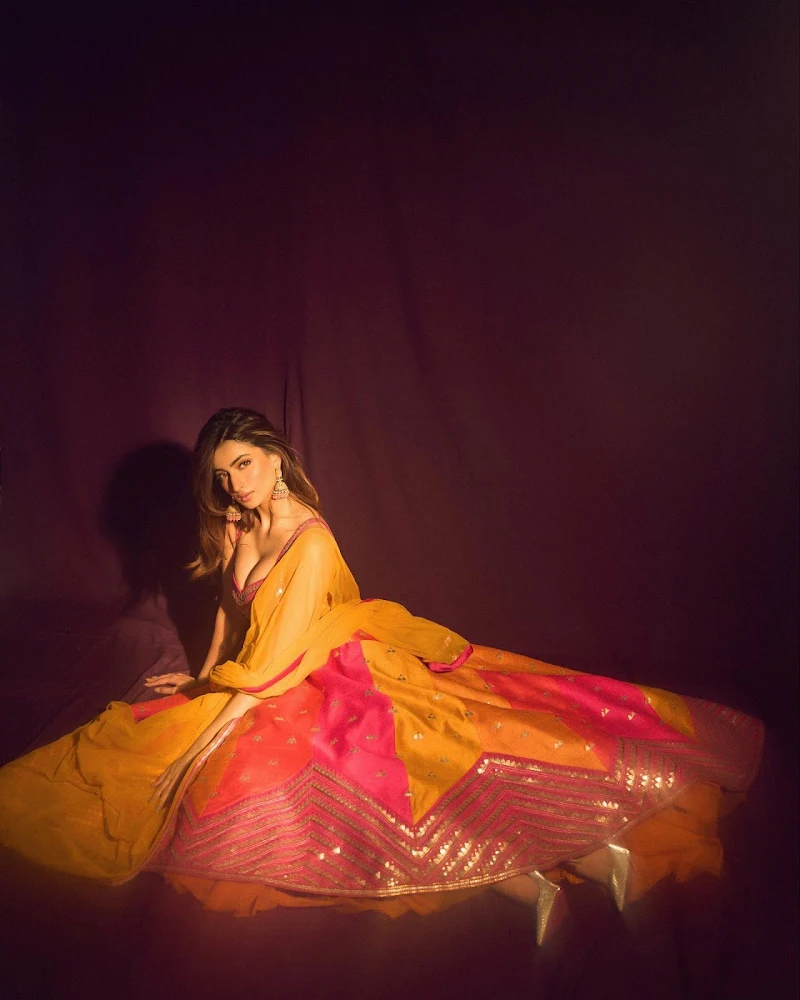 palak tiwari cleavgae lehanga hot actress palak tiwari cleavgae lehanga hot actress