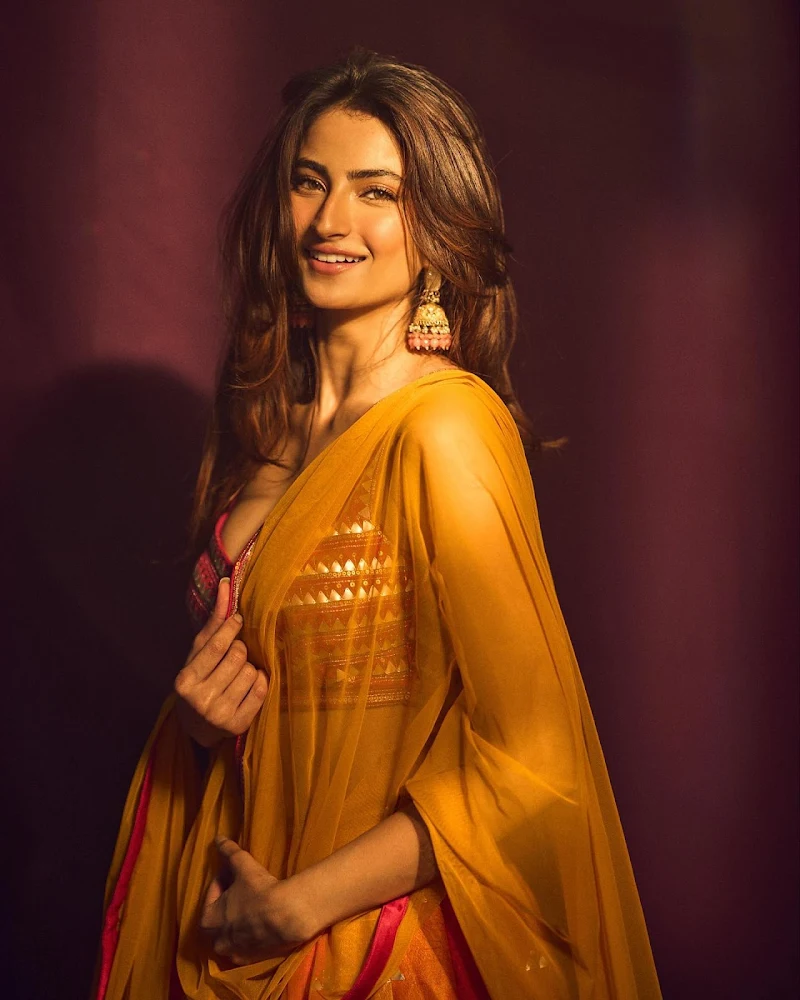 palak tiwari cleavgae lehanga hot actress palak tiwari cleavgae lehanga hot actress