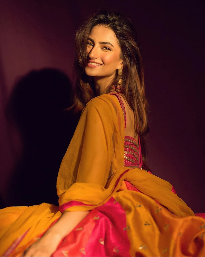 palak tiwari cleavgae lehanga hot actress palak tiwari cleavgae lehanga hot actress