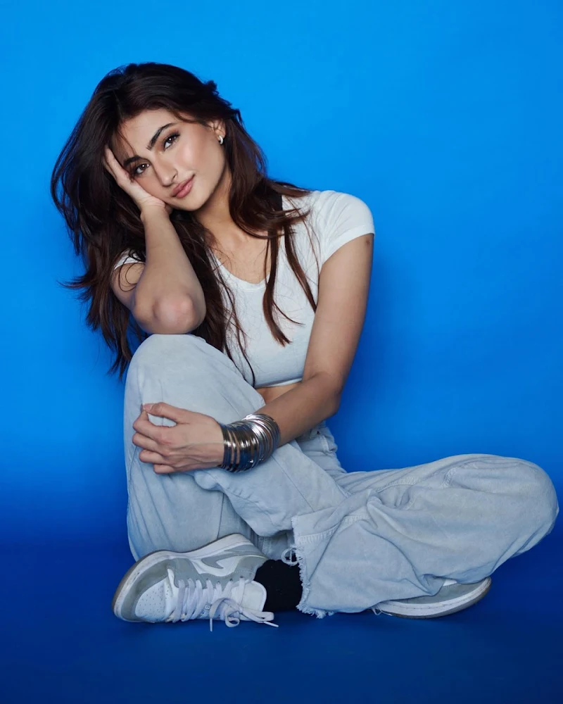 palak tiwari crop top jeans hot actress palak tiwari crop top jeans hot actress