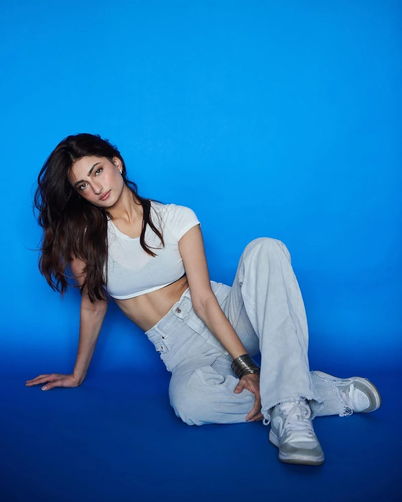 palak tiwari crop top jeans hot actress palak tiwari crop top jeans hot actress