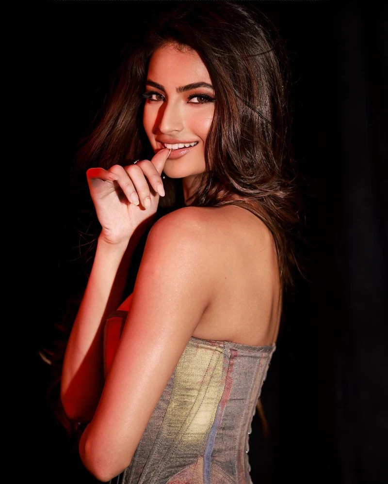 Palak Tiwari hot tight top pants