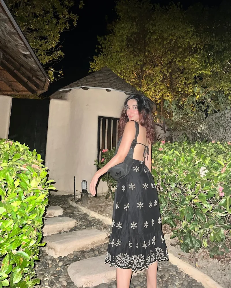 parul gulati backless black dress parul gulati backless black dress