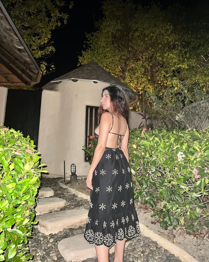 parul gulati backless black dress parul gulati backless black dress