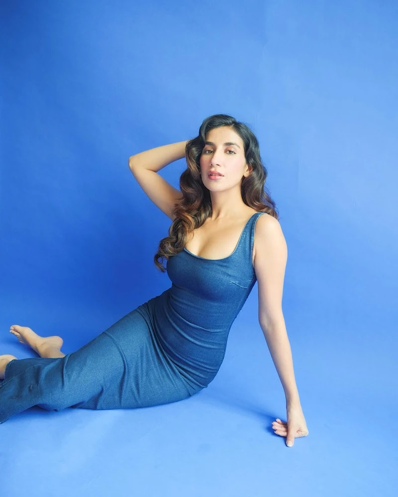 parul gulati bodycon dress cleavage sexy body