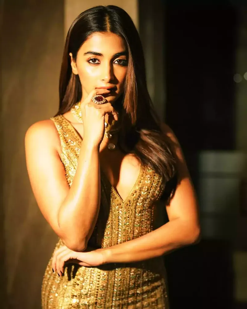 pooja hegde cleavage golden dress