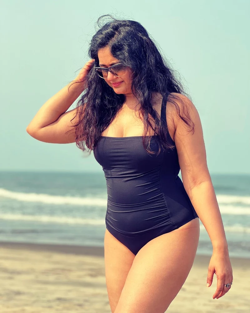 poonam bajwa swimsuit curvy hot actress poonam bajwa swimsuit curvy hot actress