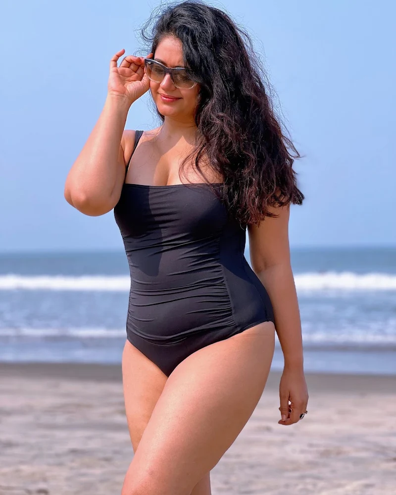 poonam bajwa swimsuit curvy hot actress poonam bajwa swimsuit curvy hot actress